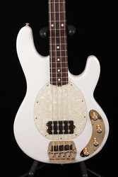 MusicMan StingRay 4 H bílá se zlatým hardwarem - Limited Premier Dealer Network