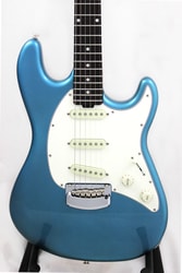 MusicMan Cutlass SSS Turquoise, Vintage Tremolo